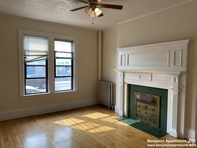 Building Photo - 431 Cambridge St Unit 3 Rental