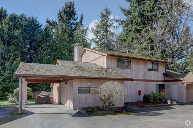Building Photo - Amazing Bridle Trails 3BR 1.75BA Townhome ...