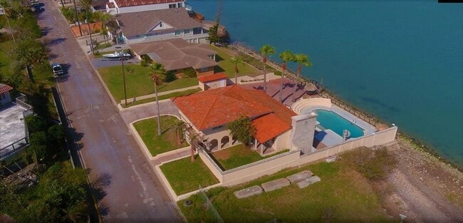 Building Photo - 602 N Shore Dr E Rental
