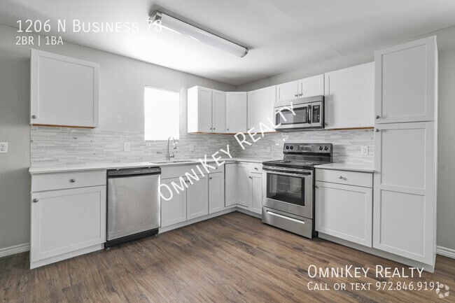 Building Photo - 1206 TX-78 BUS Rental
