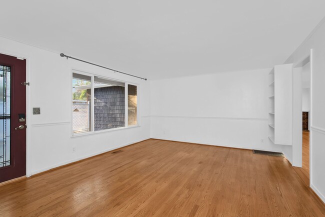 Photo - South Rose Hill 4 Bedroom with Entertainment Deck