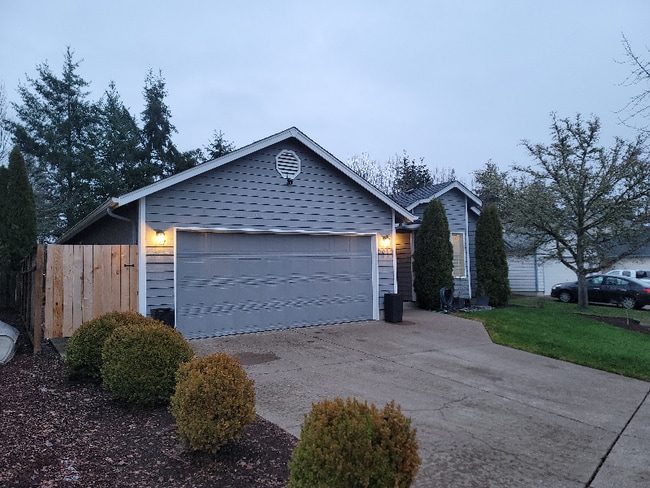Building Photo - 5617 SW Windflower Dr Rental