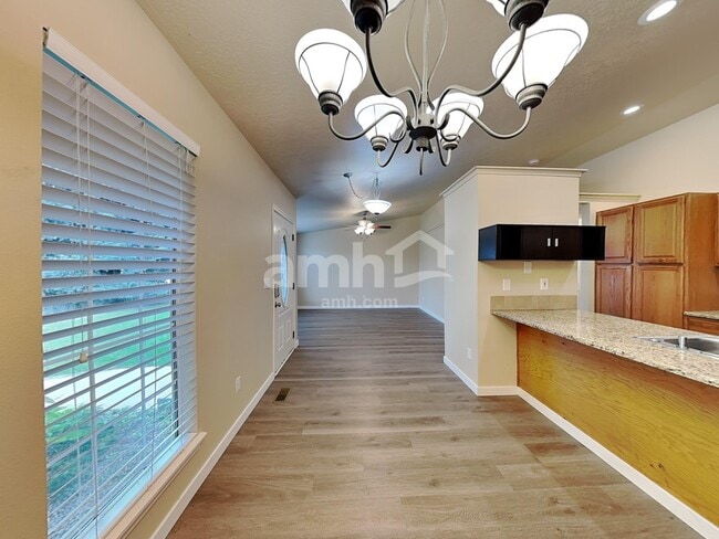 Photo - 1745 W McGlinchey St
