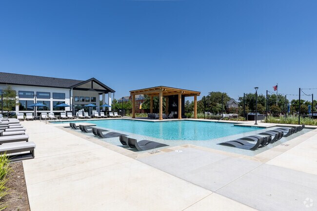 Piscina personalizada con comodidades del resort - The Dalton