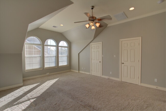 Dormitorio principal grande - 1612 Colorado St