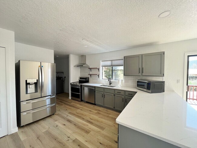 Photo - HOUSE - VILLAGE OF OAK CREEK