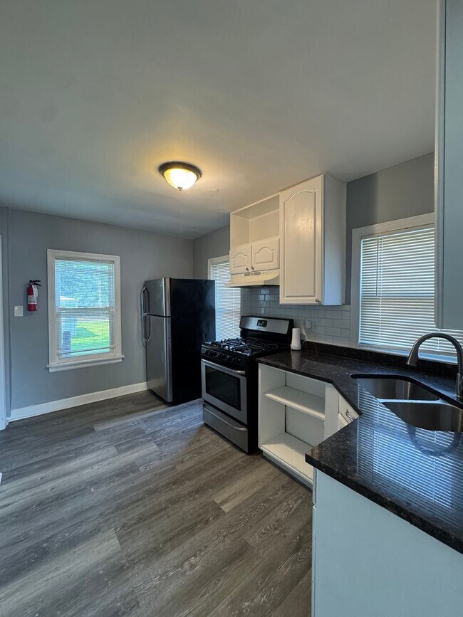 Photo - 2 Bedroom 1 Bathroom house in Calumet Park...