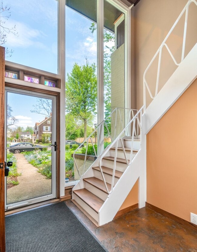 Photo - Beautiful Single Family Home w Massive Yard for Rent