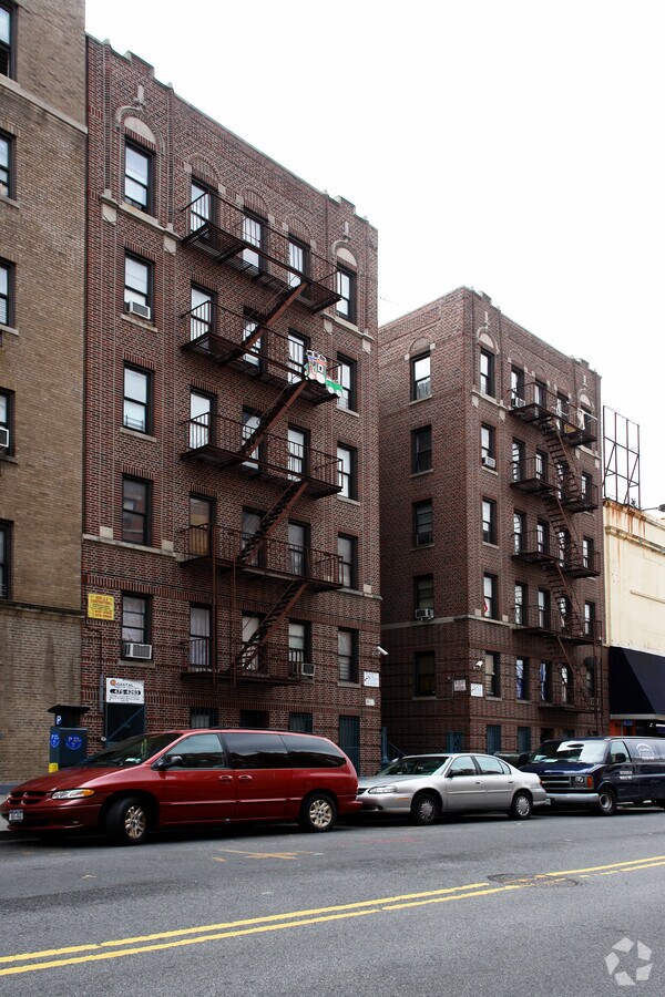 2526 Valentine Ave - 2526 Valentine Ave Apartments