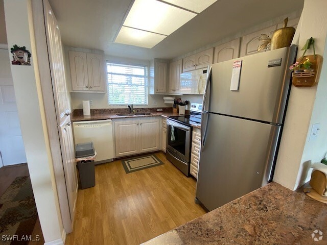 Building Photo - 16007 Davis Rd Unit 423 Rental