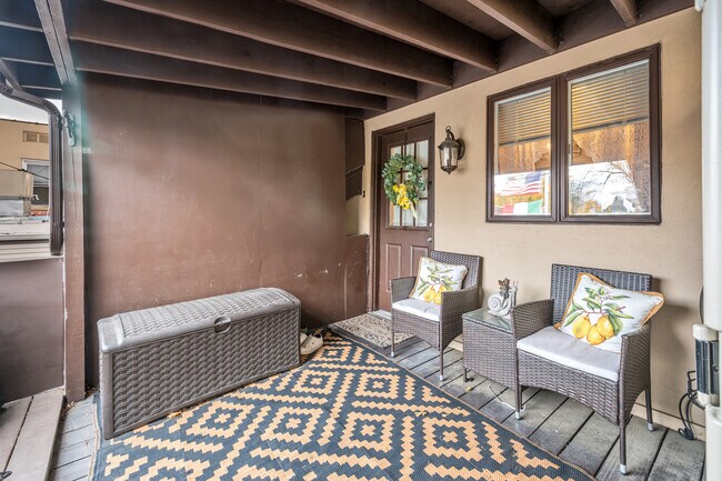 Covered Deck/Porch - 281 Bloomfield Ave Unit 2