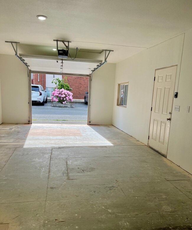 Photo - 2526 Broadway