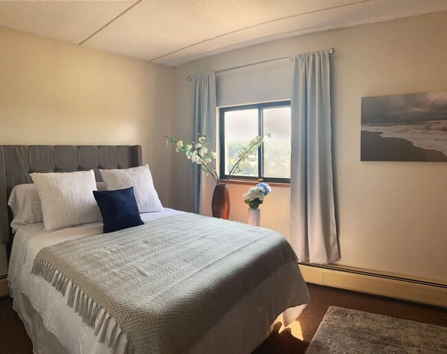 Photo - West Ridge Towers