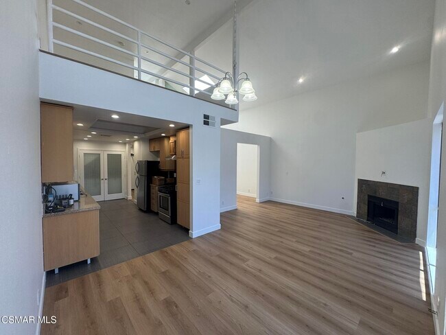 13331 Moorpark St