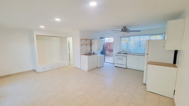 Photo - 5527 Baileya Ave Unit B