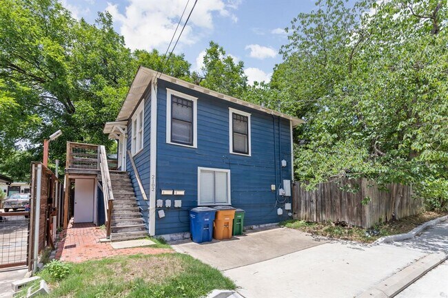 Photo - 2102 Brackenridge St