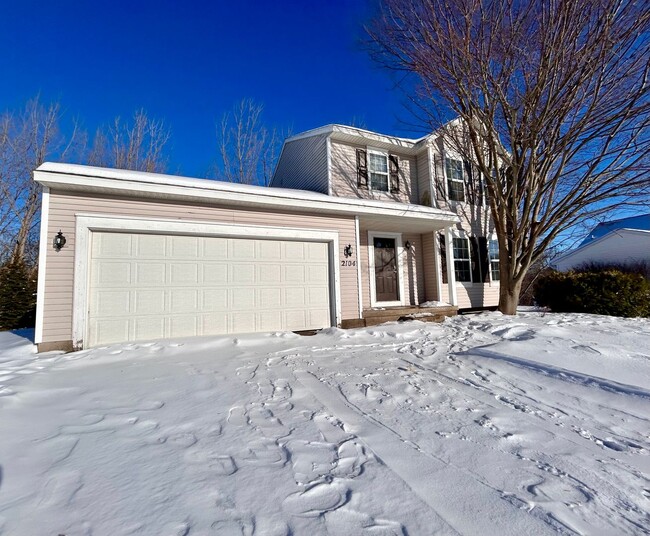 Building Photo - 3 Bedroom Home in Forest Hills Schools!