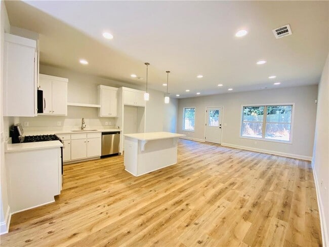 Photo - 1099 N Village Dr