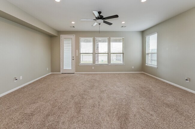 Photo - 25322 Squire Knoll St