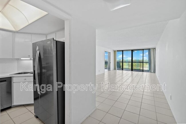 Photo - 2425 Presidential Way Unidad #801