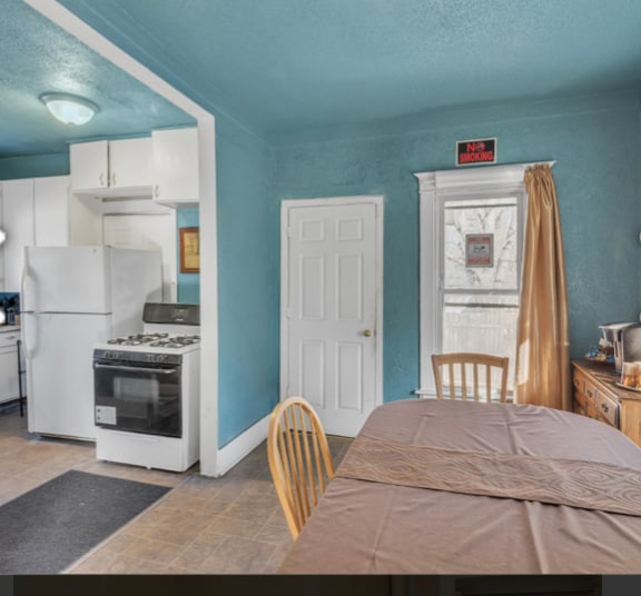 Photo - 1415 Portage St