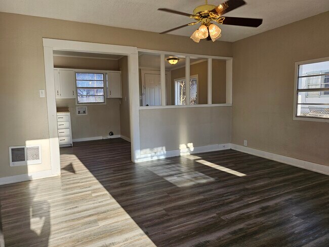 Photo - 204 N Kentucky St