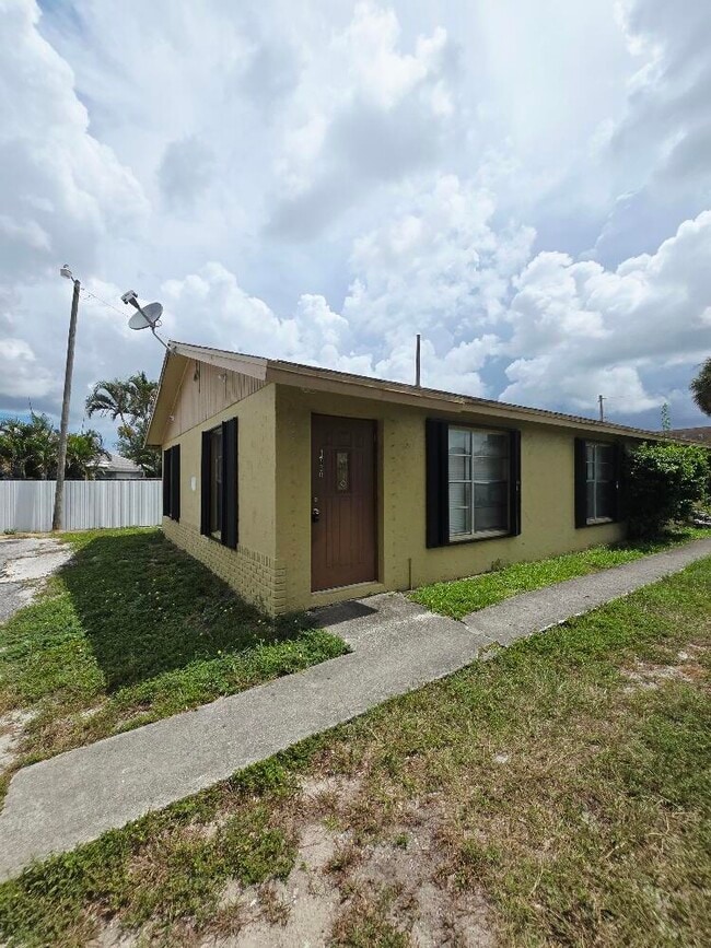 Building Photo - 1710 E Breezy Ln Rental