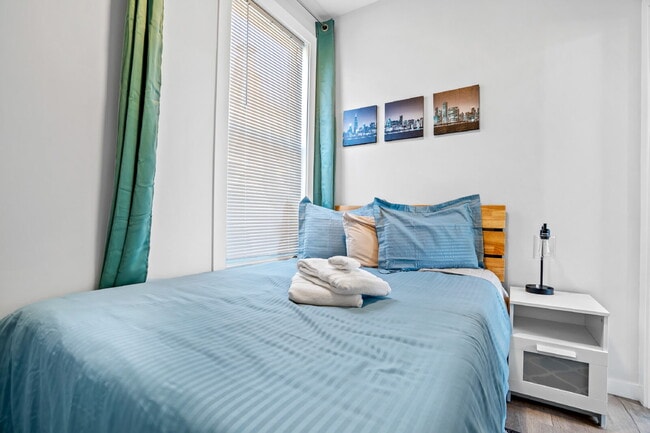 Photo - Urban Living: Spacious 2-Bedroom Haven in the Heart of Chicago! Unit 3R