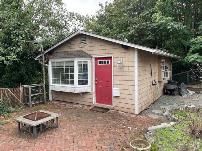 Building Photo - Cute Pigeon Point Open 1 Bedroom Cottage Rental