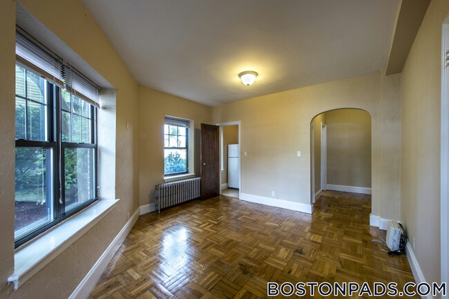 Building Photo - 2 Elmwood Ave Rental