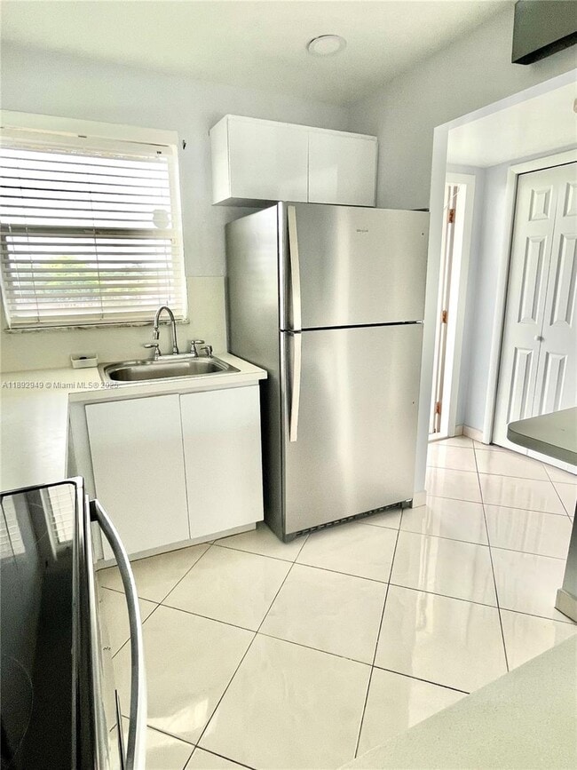 Building Photo - 8280 Sunrise Lakes Blvd Unit 307