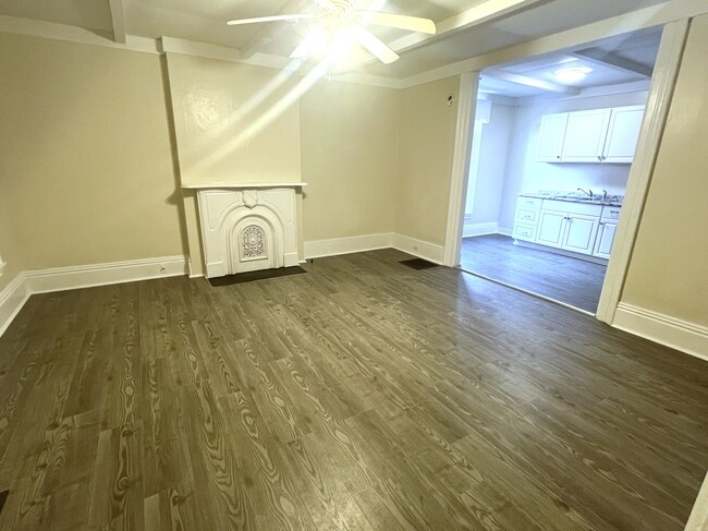 Building Photo - 239 W 16th St Unit 1