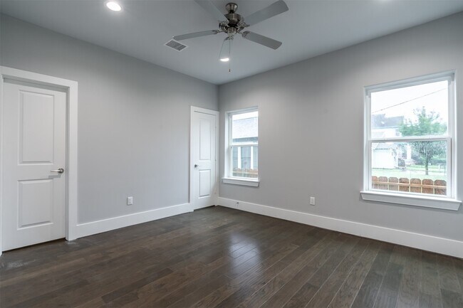 Photo - 1553 W 22nd St