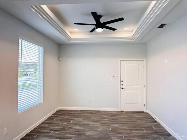 Photo - 13 Violet Ave W Unit 1