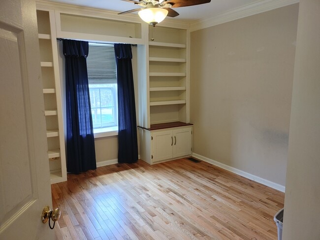 Photo - 464 Attenborough Way