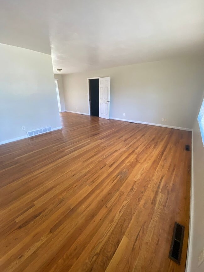 Photo - Spacious 3 bedroom house