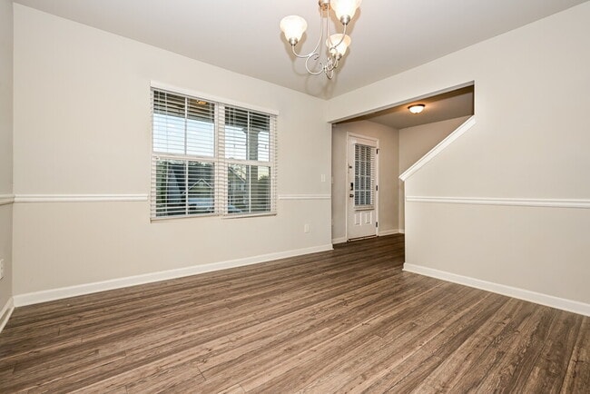 Photo - 405 Invector Ct