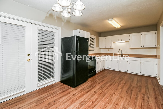 Photo - 4635 Richard Rd