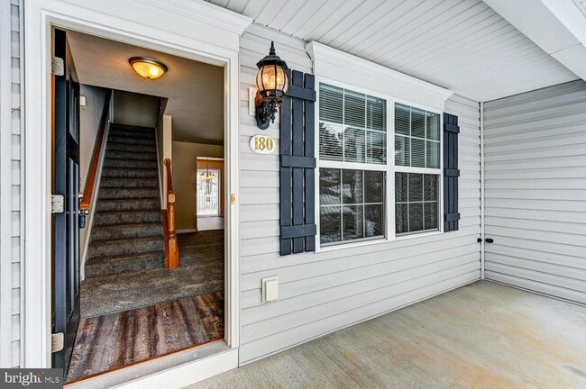 Building Photo - 180 Breezewood Dr