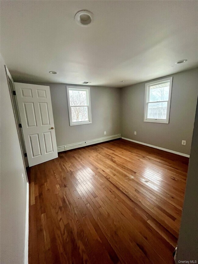 Photo - 190 W Pulaski Rd