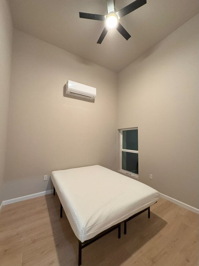 Photo - 418 S Commercial St Unidad Apt 203