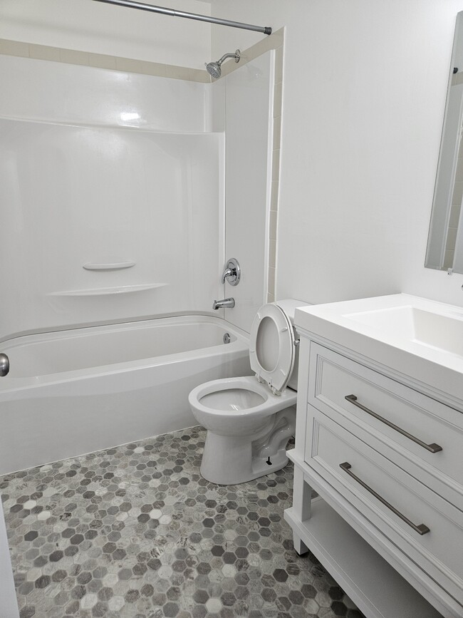 954 A Cornwall Crescent Unit 954 A
