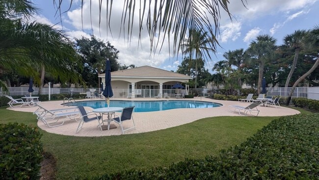 Building Photo - Spacious 3BR Townhome in Gated West Palm Beach Community
