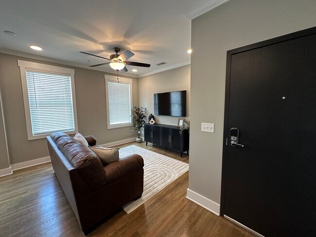 Photo - Beautiful Fully Furnished 1 Bed 1 Bath in ...