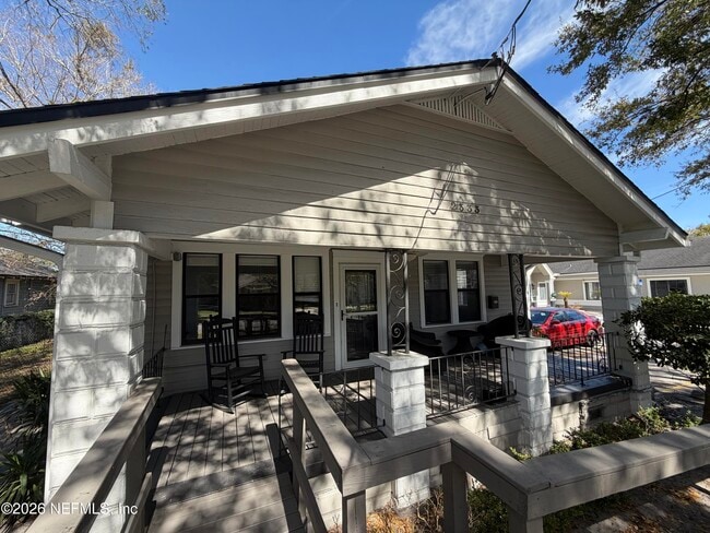 Photo - 2333 Gilmore St