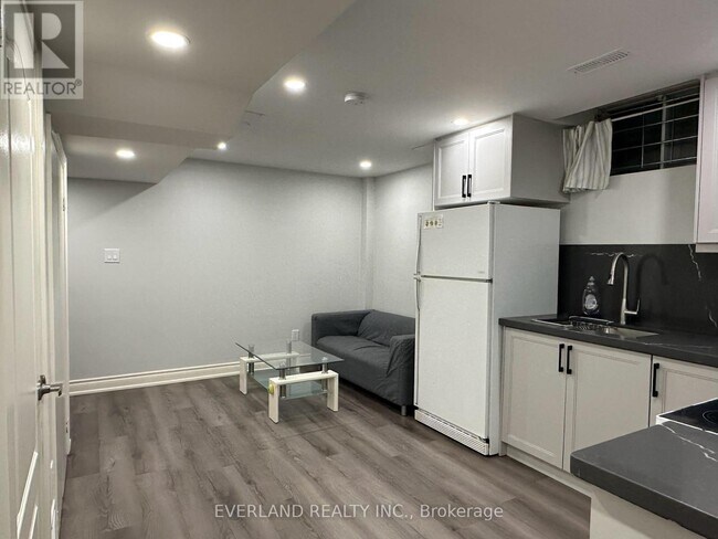 Photo - 10 Damian Dr