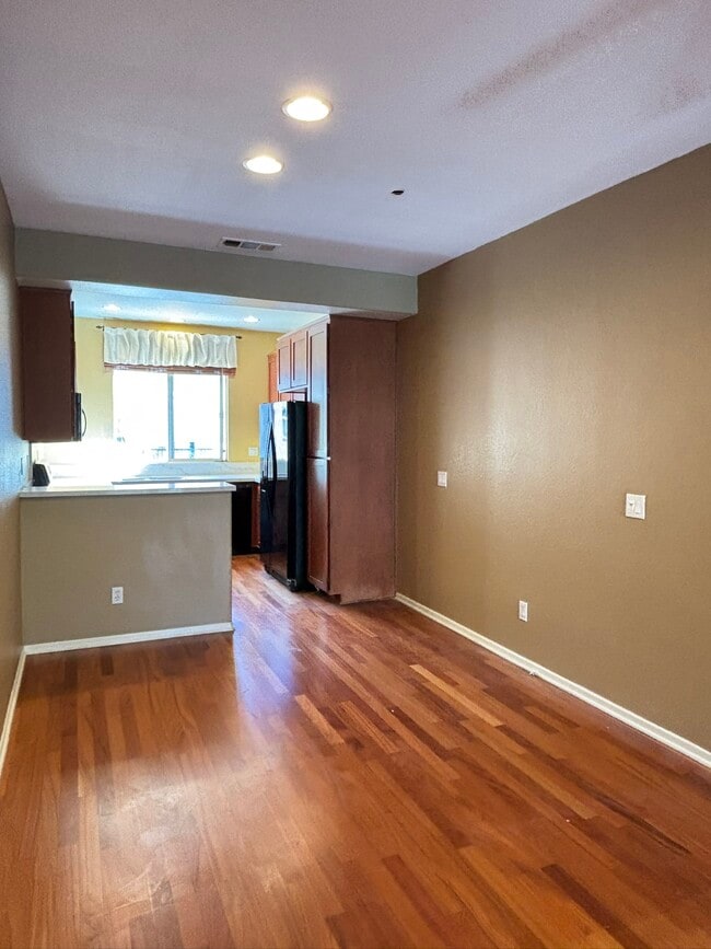 Photo - 1267 Elfin Forest Rd E