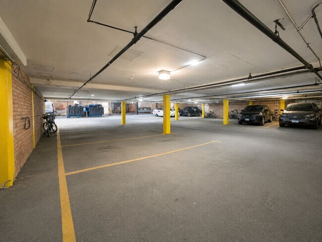 5920 N Kenmore Ave Unit 202