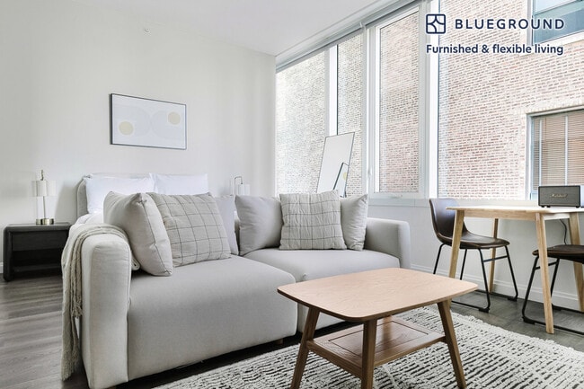 Building Photo - 1000 S Michigan Ave