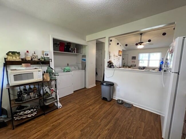 Photo - 2 Bed / 1 Bath Duplex – Close to Base!